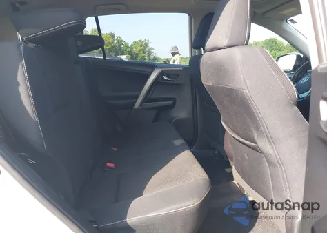 2018 Toyota Rav4 Xle z USA, uszkodzony, nr VIN 2T3RFREV4JW743997